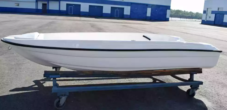 Стеклопластиковая лодка Пингвин (тримаран) в Северодвинске