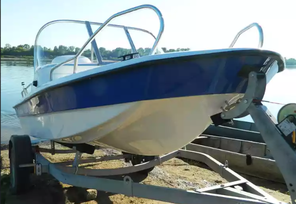 Стеклопластиковый катер Wyatboat-430 DC (тримаран) в Северодвинске