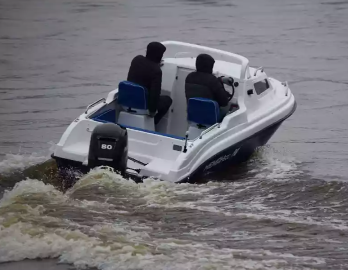 Комбинированный катер Neman-500 с каютой в Северодвинске