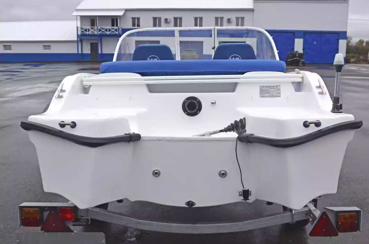 Стеклопластиковый катер Wyatboat-430DCМ (килевая) в Северодвинске
