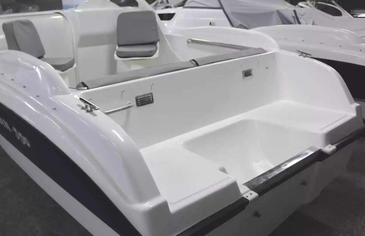 Стеклопластиковый катер Neman-550 с каютой в Северодвинске