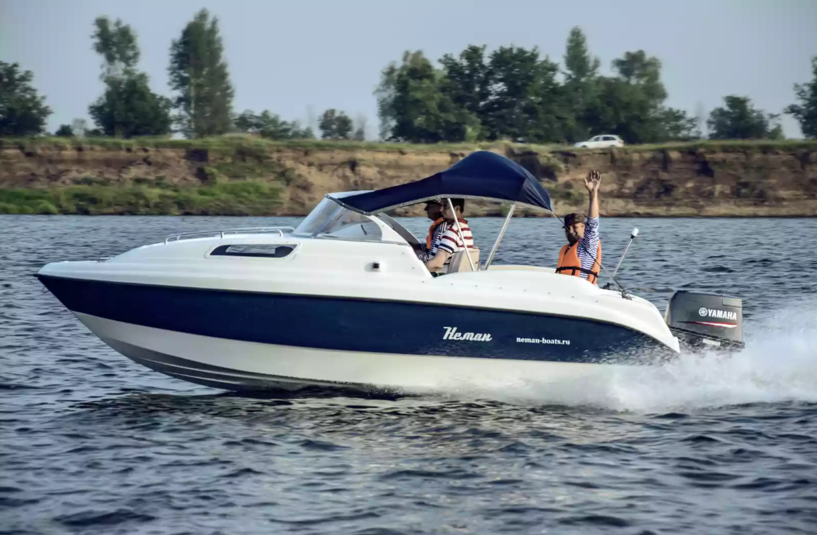 Стеклопластиковый катер Neman-550 с каютой в Северодвинске