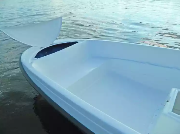 Стеклопластиковая лодка Пингвин с консолью (тримаран) в Северодвинске
