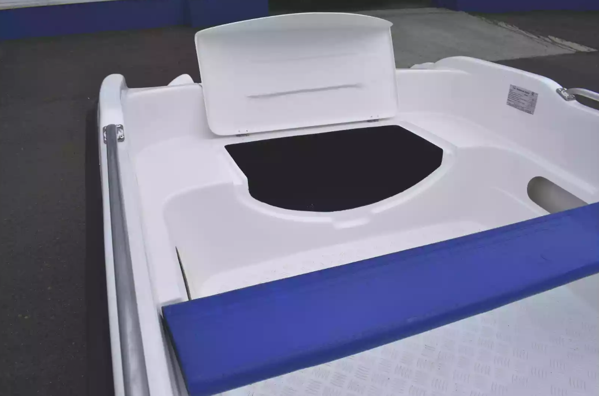 Стеклопластиковая лодка Пингвин New (тримаран) в Северодвинске