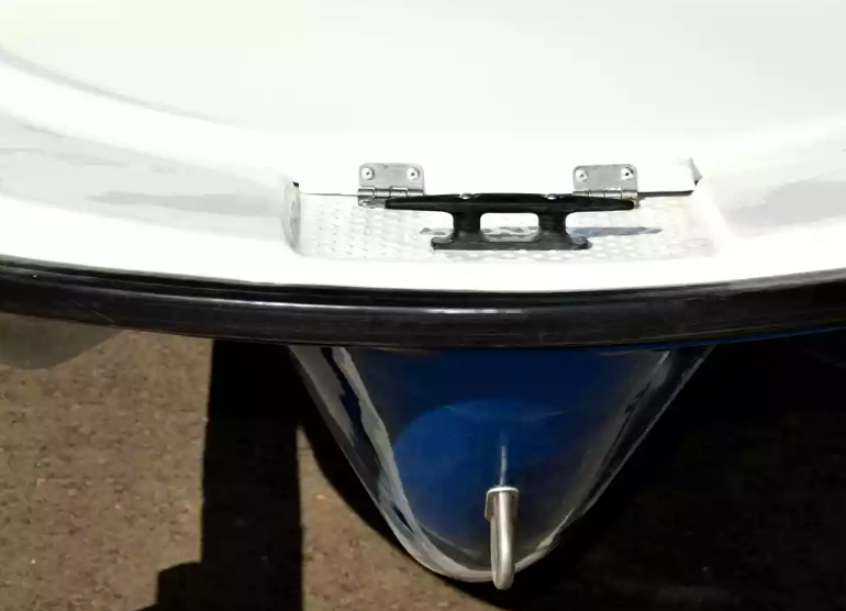 Стеклопластиковая лодка Пингвин с консолью (тримаран) в Северодвинске