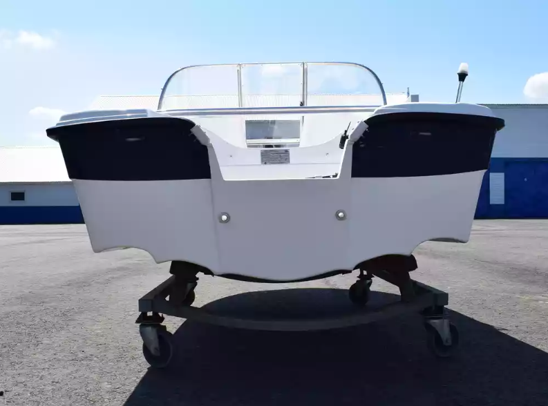 Стеклопластиковый катер Wyatboat-430 DC (тримаран) в Северодвинске