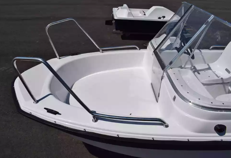 Стеклопластиковый катер Wyatboat-430 DC (тримаран) в Северодвинске