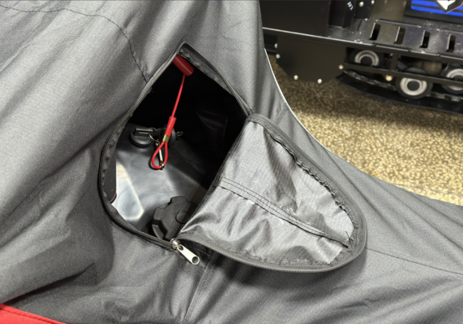 Чехол транспорт. снегохода IKUDZO HUNTER черно-красный Оксфорд ПРЕМИУМ качества с лого IKUDZO в Северодвинске