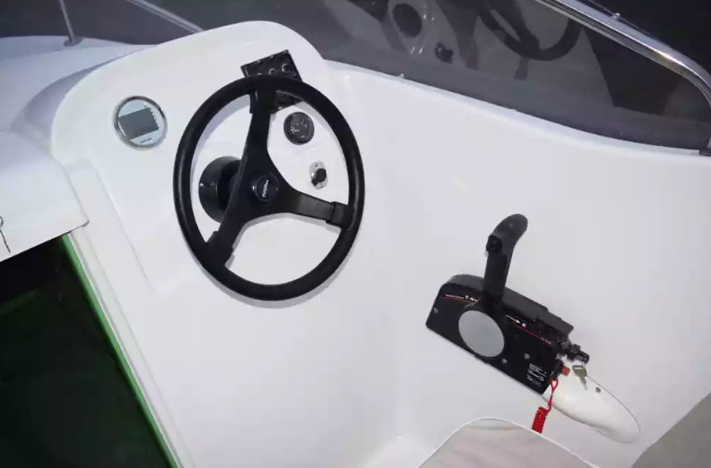 Стеклопластиковый катер Neman-530 с каютой в Северодвинске