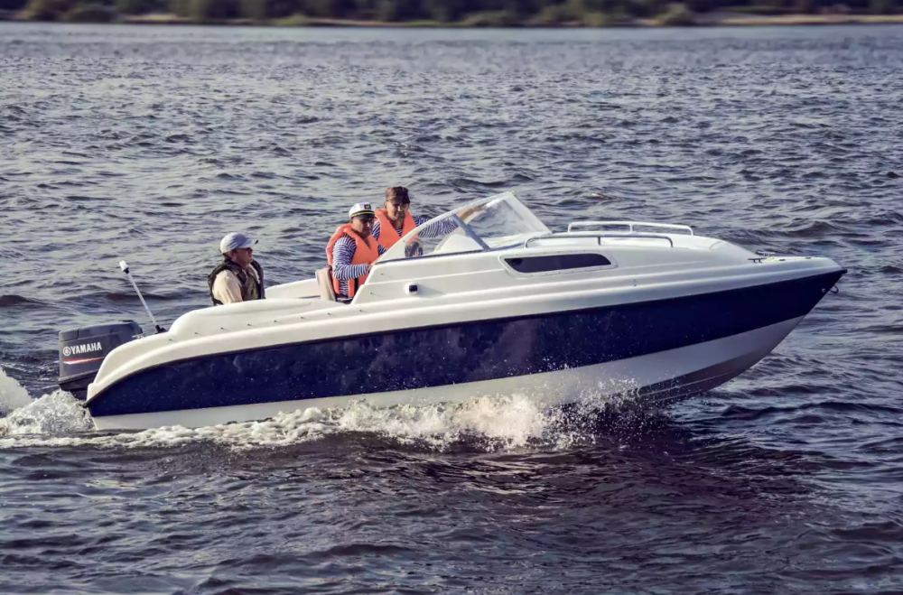 Стеклопластиковый катер Neman-550 с каютой в Северодвинске