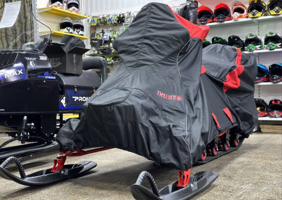 Чехол транспорт. снегохода IKUDZO HUNTER черно-красный Оксфорд ПРЕМИУМ качества с лого IKUDZO в Северодвинске