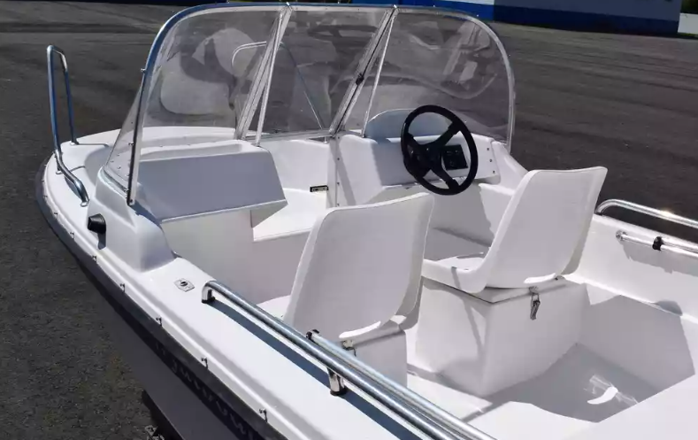 Стеклопластиковый катер Wyatboat-430 DC (тримаран) в Северодвинске