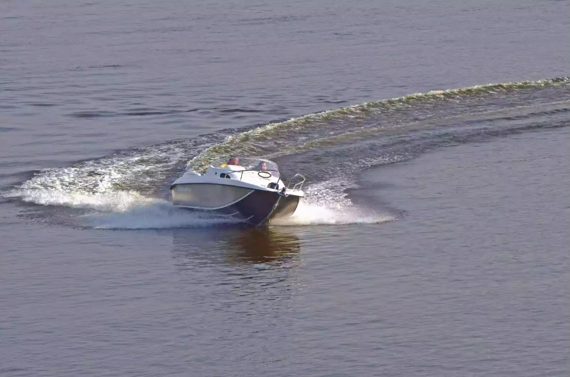 Комбинированный катер Neman-530 с каютой в Северодвинске