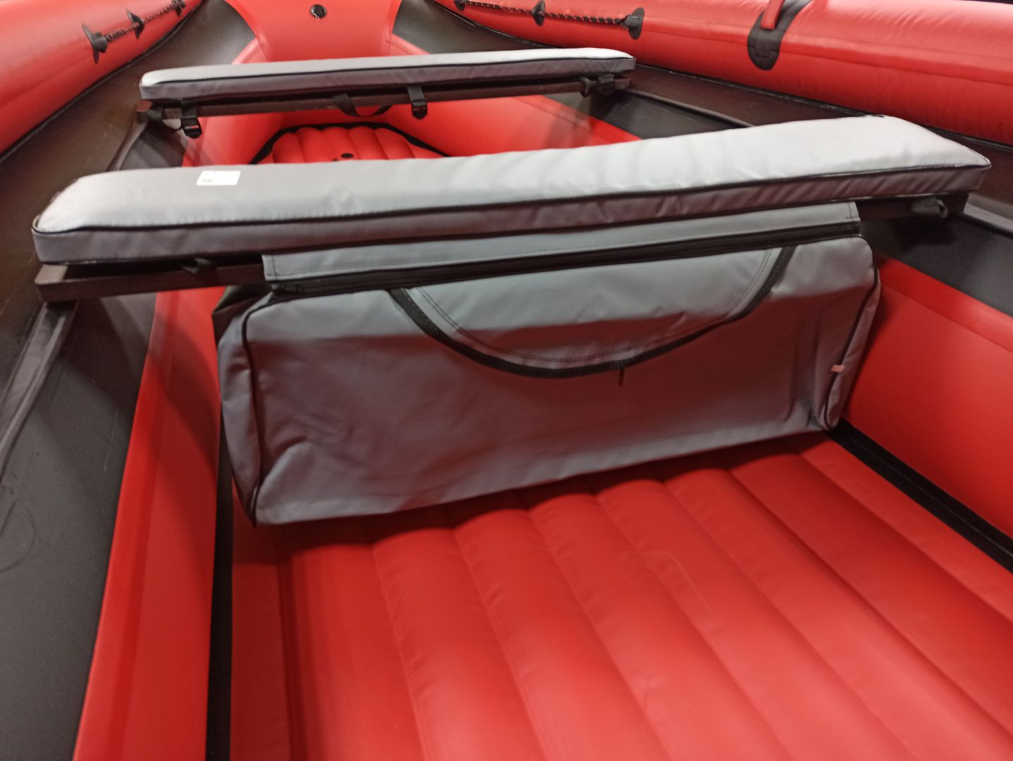 КОМПЛЕКТ МЯГКИХ НАКЛАДОК С СУМКОЙ ДЛЯ ЛОДОК 90Х20 СЕРЫЙ в Северодвинске