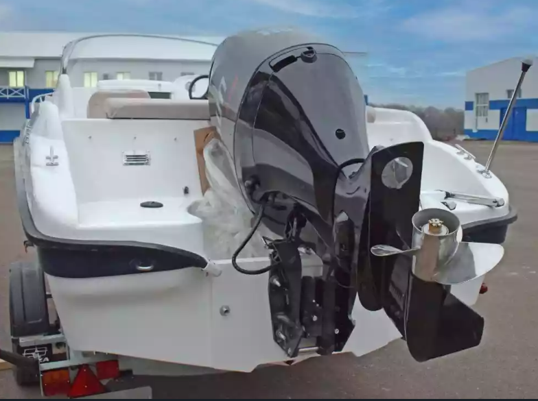 Стеклопластиковый катер Neman-530 с каютой в Северодвинске