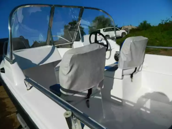 Стеклопластиковый катер Wyatboat-430 DC (тримаран) в Северодвинске