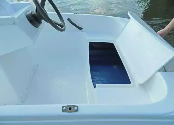 Стеклопластиковая лодка Пингвин с консолью (тримаран) в Северодвинске