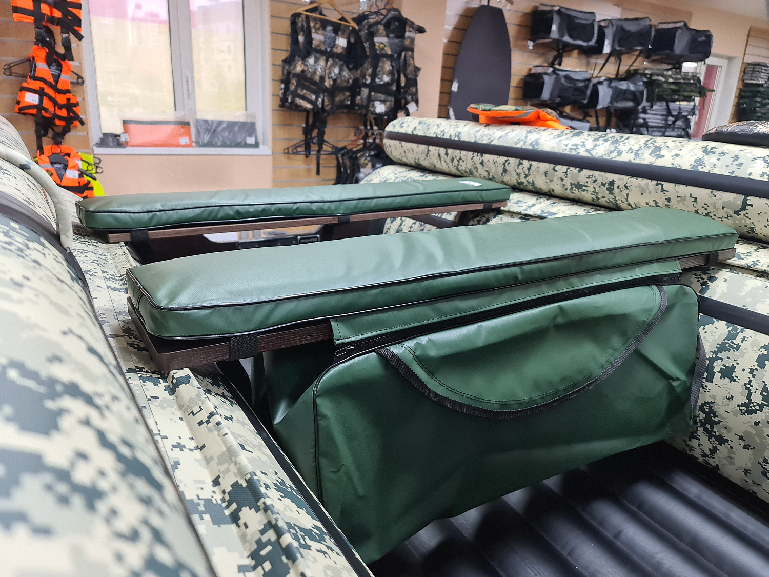 КОМПЛЕКТ МЯГКИХ НАКЛАДОК С СУМКОЙ ДЛЯ ЛОДОК 80Х20 ЗЕЛЕНЫЙ в Северодвинске